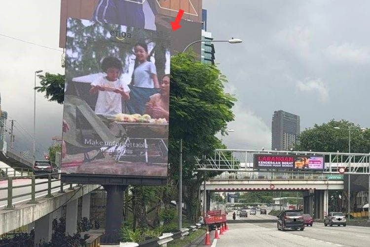 1 Panel Vertical Digital Screen Billboard at Jalan Syed Putra, Kuala Lumpur (near Mid Valley)