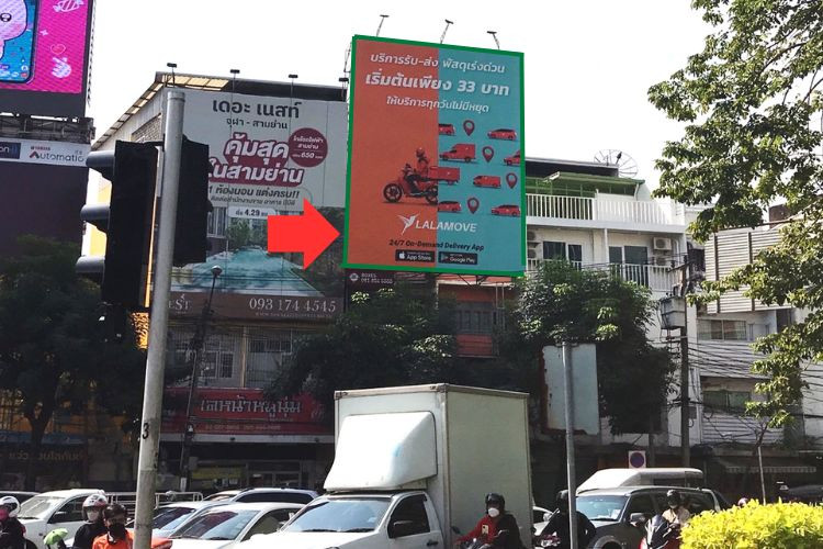 1 Panel Vertical Classic Billboard Billboard at the intersection of Sam Yan, opposite Sam Yan Mitr Town, Bangkok, Bangkok (Wat Hua Lamphong Temple)