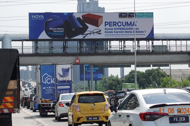 1 Panel Digital Overhead Bridge Billboard at LDP Highway KM17.4, Petaling Jaya, Selangor (Next to BHP Petrol Bandar Sunway)