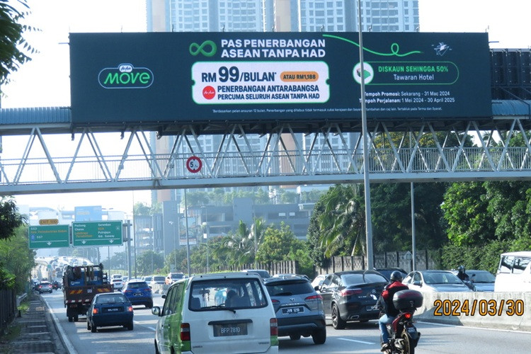 1 Panel Digital Overhead Bridge Billboard at LDP Highway KM14.5, Petaling Jaya, Selangor (from Kompleks Sukan PKNS)