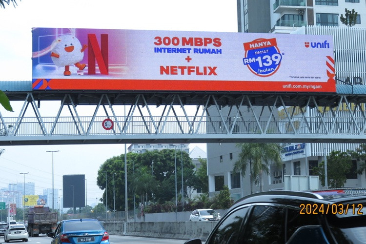 1 Panel Digital Overhead Bridge Billboard at LDP Highway KM13.4, Petaling Jaya, Selangor (near Pos Malaysia @ Kelana Jaya)