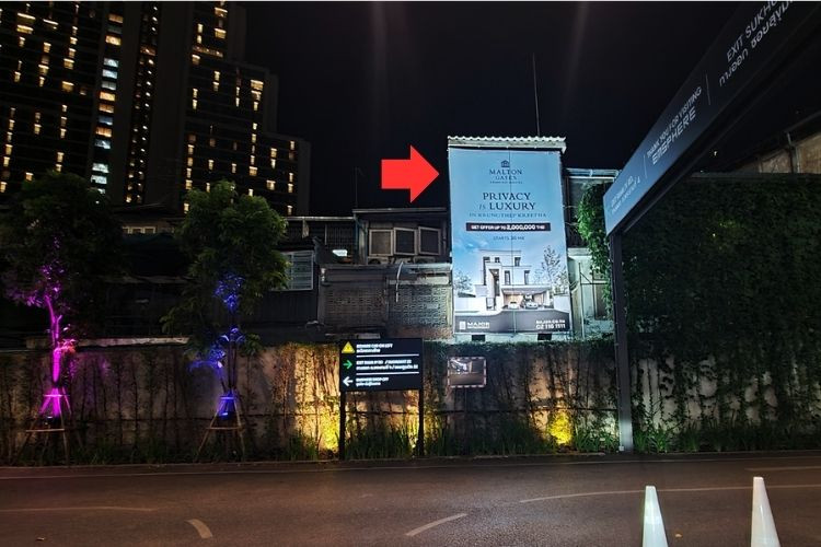 1 Panel Vertical Classic Billboard Billboard at Sukhumvit Alley 22, Bangkok, Khlong Toei, Bangkok ( at the exit of the mall Emsphere)