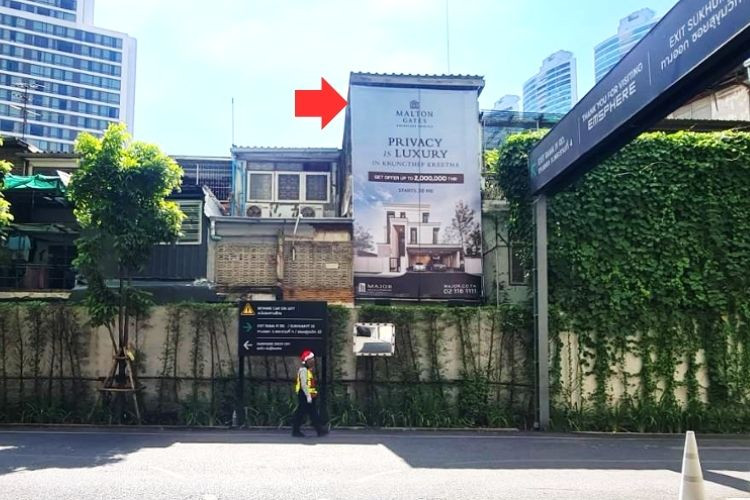 Sukhumvit Alley 22, Bangkok, Khlong Toei, Bangkok ( at the exit of the mall Emsphere)