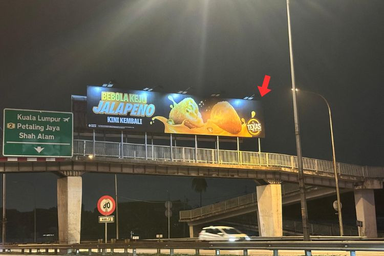 Night View - Overhead Bridge Billboard at Federal Highway KM7.2, Shah Alam, Selangor (near iCity heading to Shah Alam)