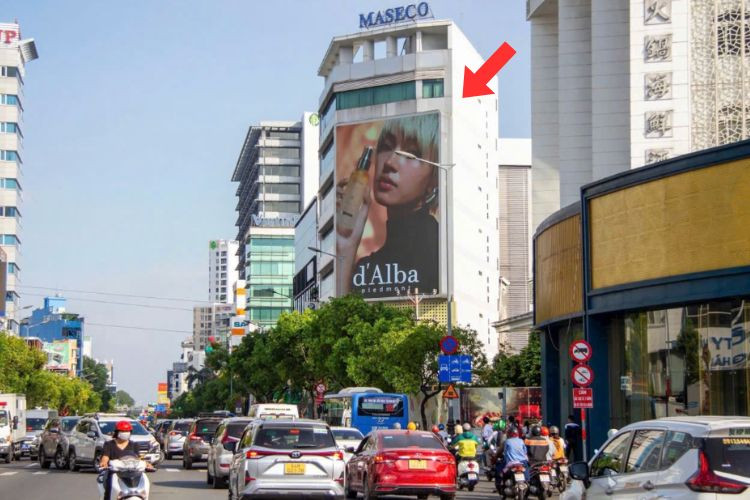 1 Panel Vertical Digital Screen Billboard at 78A Nguyen Van Troi, Phu Nhuan District, Ho Chi Minh City