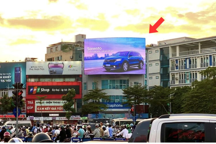 1 Panel Horizontal Digital Screen Billboard at 7 way intersection, Ha Noi City