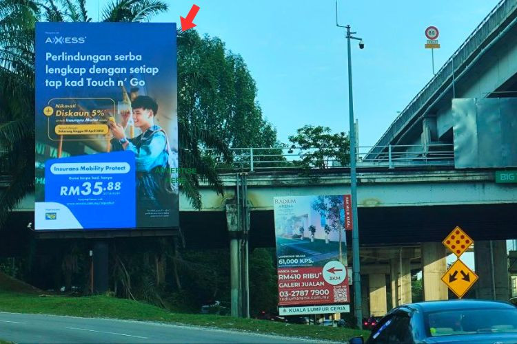 1 Panel Vertical Digital Screen Billboard at East West Link Highway, Kuala Lumpur (near Taman Desa)