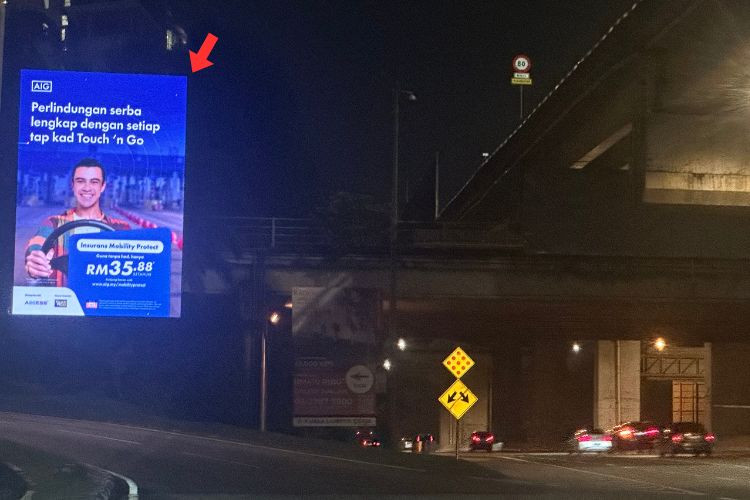 Night View - Vertical Digital Screen Billboard at East West Link Highway, Kuala Lumpur (near Taman Desa)