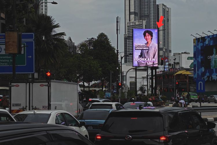 1 Panel Vertical Digital Screen Billboard at Jalan Sultan Ismail, KL City Center, Kuala Lumpur (near TRX & Park Royal Hotel)