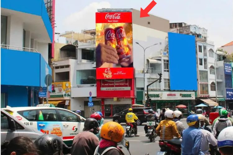1 Panel Vertical Digital Screen Billboard at 112 Dinh Tien Hoang, District 1, Ho Chi Minh City