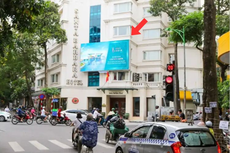 1 Panel Horizontal Digital Screen Billboard at Quan Thanh - Hang Bun intersection, Ha Noi City