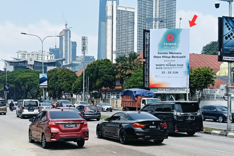 1 Sided Vertical Minipole Billboard at Jalan Tun Razak, Kuala Lumpur (near Prince Court Hospital)