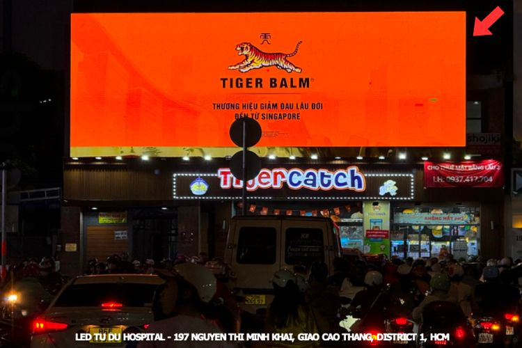 Night view - Horizontal Digital Screen Billboard at 197 Nguyen Thi Minh Khai, District 1, Ho Chi Minh City