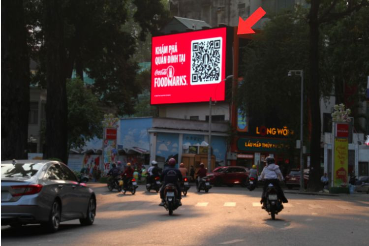 Horizontal Digital Screen Billboard at 11A Pham Ngoc Thach, District 3, Ho Chi Minh City (Turtle Lake)