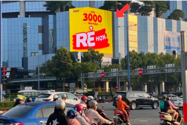 1 Sided Horizontal Digital Screen Billboard at 10 Mai Chi Tho, Ho Chi Minh City (Led 1)