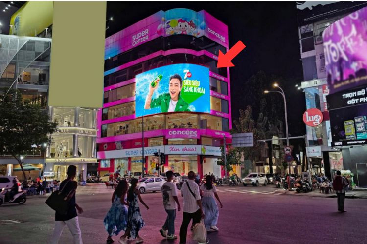 1 Sided Horizontal LED Screen Billboard at 13 Nguyen Trai, District 1, Ho Chi Minh City (Con Cung)