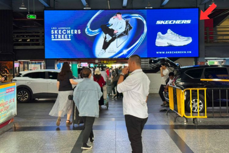 Horizontal LED Screen Billboard at Tan Son Nhat International Airport, Ho Chi Minh City (Taxi Pick Up Area)