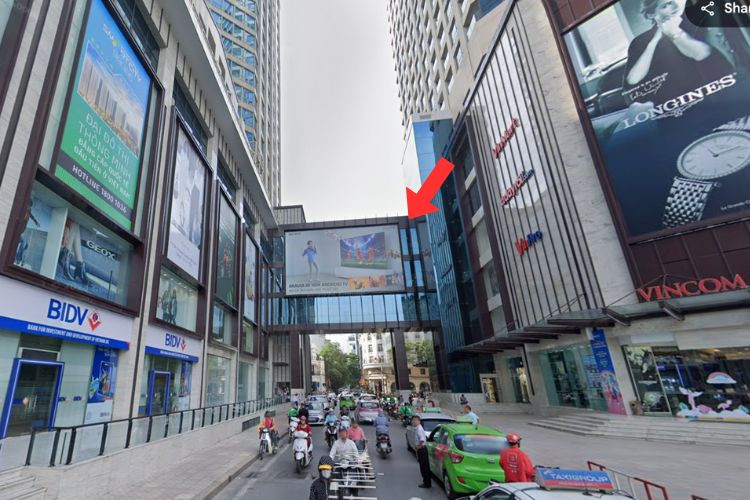 1 Sided Glass Bridge LED Billboard at Vincom Ba Trieu, Hai Ba Trung, Ha Noi City
