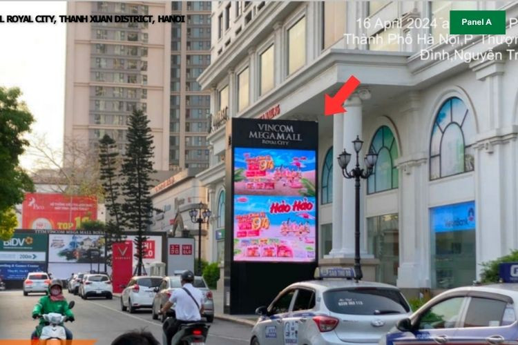 2 Panel Vertical LED Screen Billboard at 72 Nguyen Trai, Thanh Xuan, Ha Noi City (Vincom Mega Mall Royal City)
