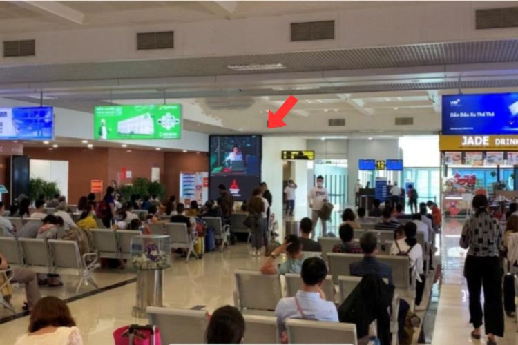 2 Panel Vertical Airport LED Screen Billboard at Noi Bai International Airport, Ha Noi City (Boarding Gate 1 & 12)