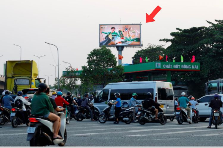 1 Panel Horizontal LED Unipole Billboard at Vung Tau Intersection, Ho Chi Minh City