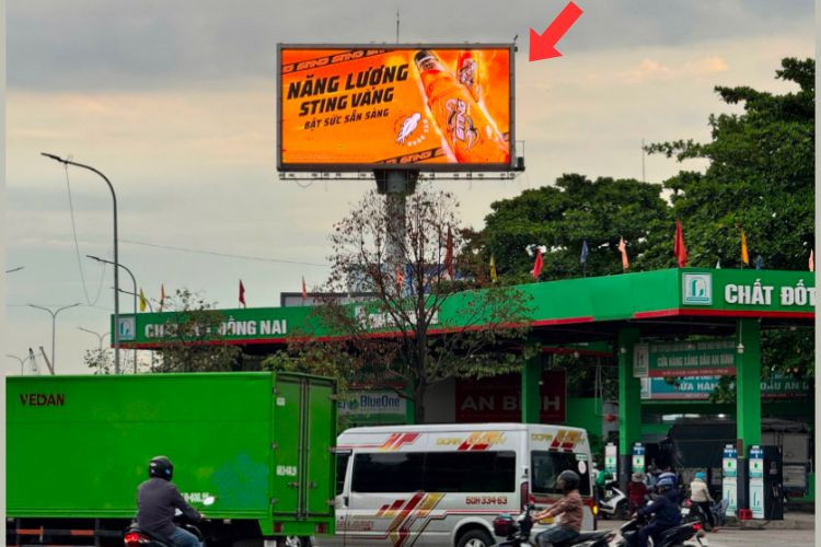 Horizontal LED Unipole Billboard at Vung Tau Intersection, Ho Chi Minh City