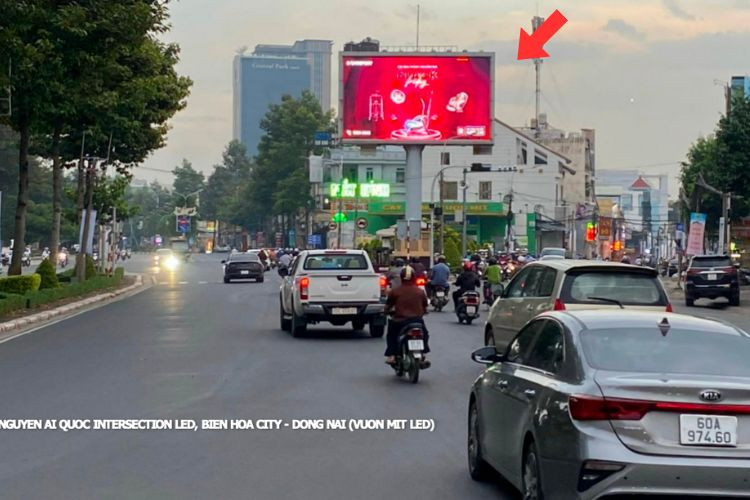 1 Panel Horizontal LED Unipole Billboard at Nguyen Ai Quoc Intersection, Ho Chi Minh City