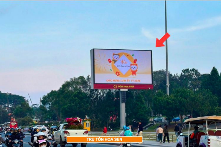 Horizontal LED Unipole Billboard at Lam Vien Square, Lam Dong (Lotus Pillar)