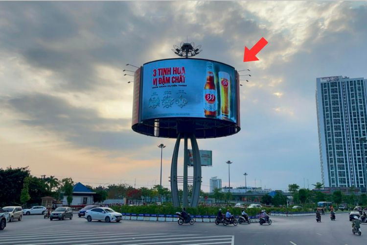 1 Sided Curved LED Screen Billboard at Hung Vuong, Hong Bang Ward, Hai Phong City (Vincom Imperia Roundabout)