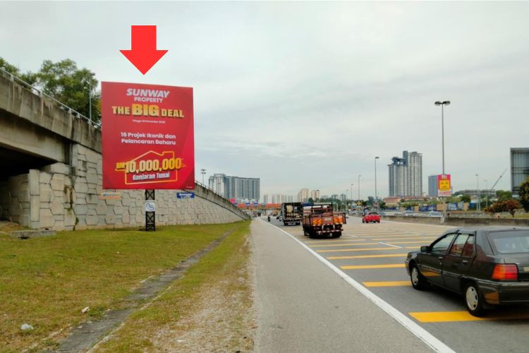 Vertical Minipole Billboard at KESAS Highway KM49.5, Kuala Lumpur