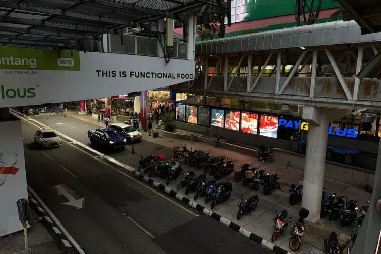 Jalan Sultan Ismail, Kuala Lumpur (near Lot 10 & Bukit Bintang Monorel Station)