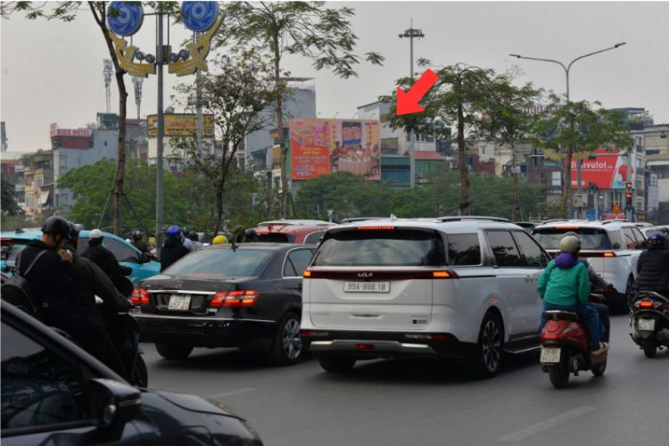 1 Panel Wall-mounted Pano Billboard at Giai Phong – Xa Dan – Le Duan – Dai Co Viet Intersection, Dong Da, Ha Noi City (472 Le Duan)