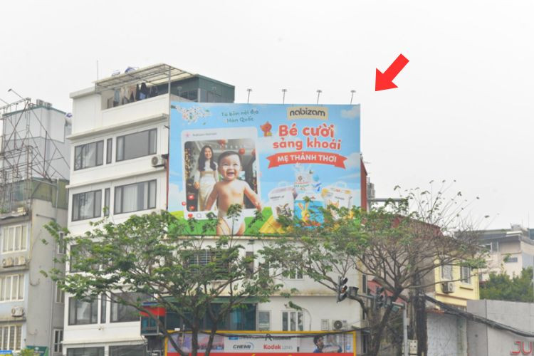 1 Panel Wall-mounted Pano Billboard at Lac Long Quan - Buoi - Hoang Hoa Tham Roundabout Intersection, Cau Giay, Ha Noi City