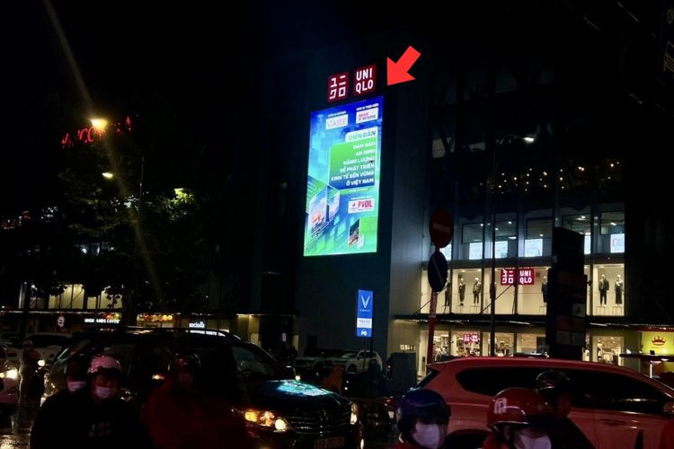 1 Sided Vertical LED Wall Cladding Billboard at 12 Phan Van Tri Street, An Nhon Ward, Ho Chi Minh City (Vincom Plaza Phan Van Tri)