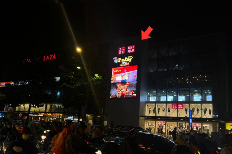 Night view - Vertical LED Wall Cladding Billboard at 12 Phan Van Tri, An Nhon Ward, Ho Chi Minh City (Vincom Plaza Phan Van Tri)