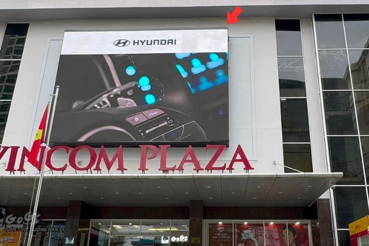 1 Sided Horizontal LED Screen Billboard at 188 Nguyen Xi Street, Binh Thanh Ward, Ho Chi Minh City (Vincom Plaza Saigonres)