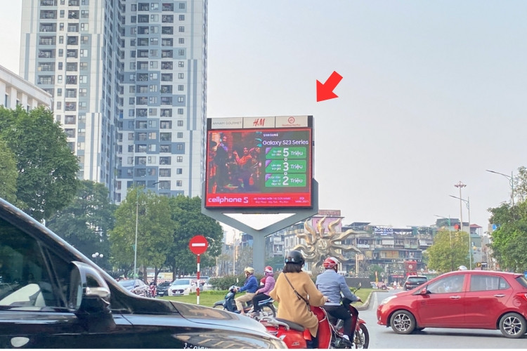 2 Sided Horizontal LED Unipole Billboard at 458 Minh Khai, Bach Mai Ward, Ha Noi City (Main entrance of Time City and Park Hill residential area)