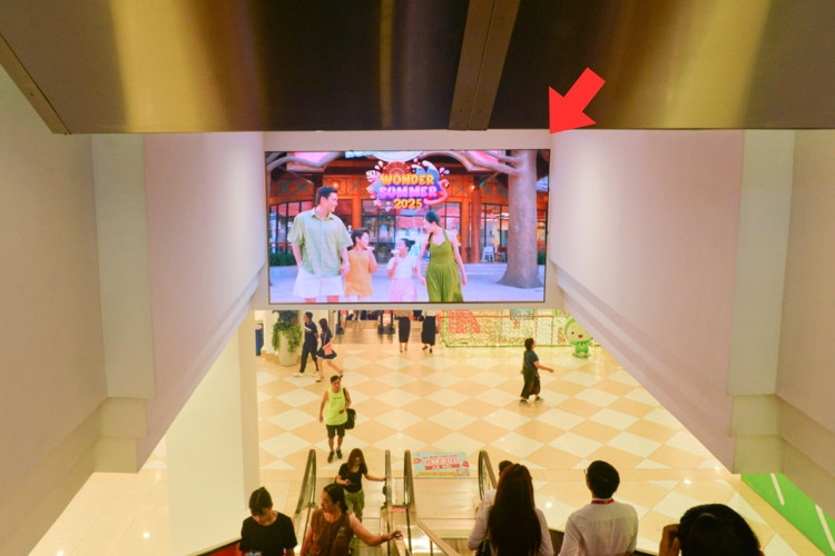 Biển quảng cáo LED màn hình dạng ngang, 1 mặt, tại số 72A Nguyễn Trãi, phường Khương Đình, TP. Hà Nội (Vincom Mega Mall Royal City).