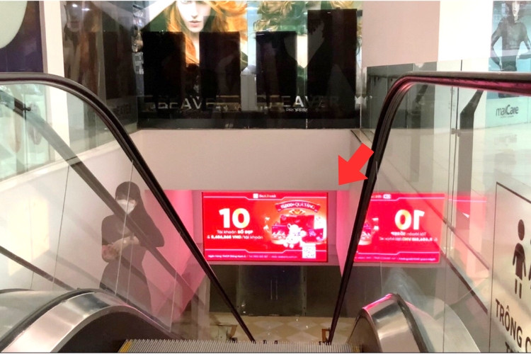 Biển quảng cáo LED màn hình dạng ngang, 1 mặt, tại số 72A Nguyễn Trãi, phường Khương Đình, TP. Hà Nội (Vincom Mega Mall Royal City).