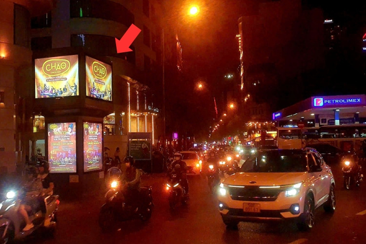 Biển quảng cáo E-tower 8 mặt tại số 52 Phạm Hồng Thái, phường Bến Thành, TP. Hồ Chí Minh.