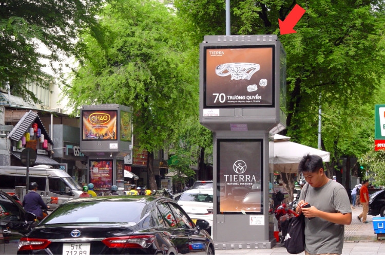 Biển quảng cáo E-tower 8 mặt tại số 22 Lê Thánh Tôn, phường Sài Gòn, TP. Hồ Chí Minh.