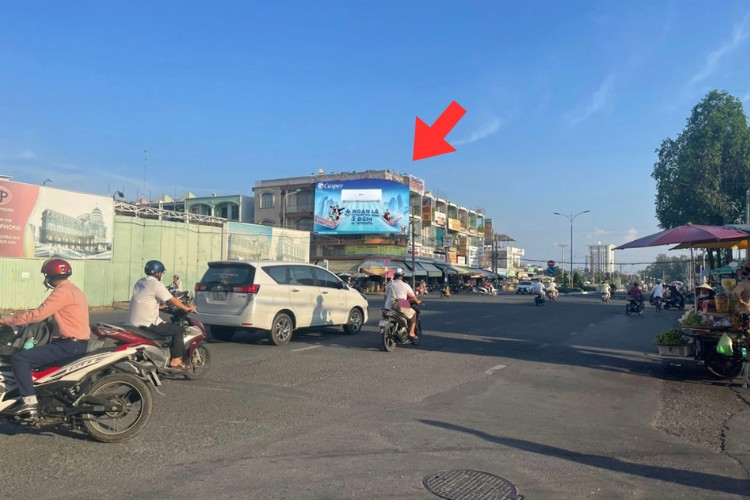 Day view- Horizontal Iron Frame Panel Billboard at 97A Ly Thuong Kiet, Cao Lanh Ward, Dong Thap