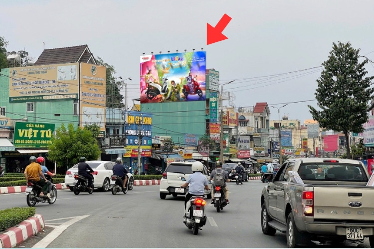 Day view- Horizontal Wallscape Billboard at Tam Hiep Roundabout - Pham Van Thuan Street, Binh Da Ward, Dong Nai