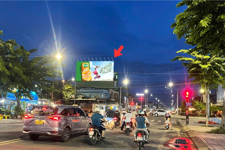 Night view- Horizontal Wallscape Billboard at 07 Nguyen Chi Thanh, Phu Khuong Ward, Tay Ninh