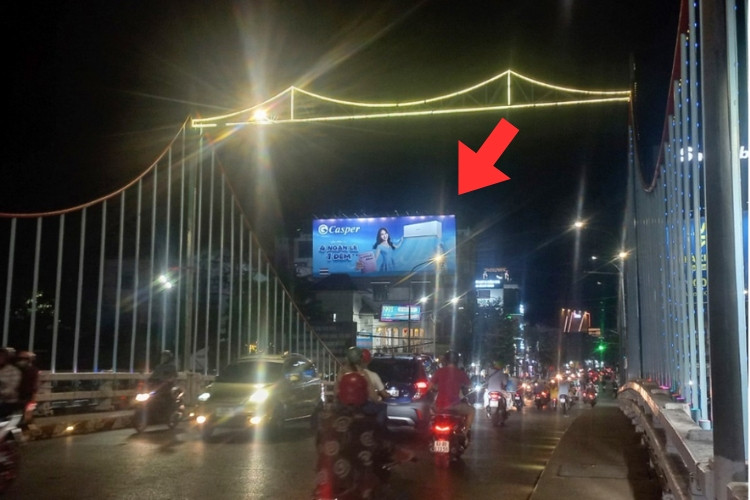 Night view- Horizontal Wallscape Billboard at 3 Dinh Bo Linh, My Tho Ward, Dong Thap (Quay Bridge)