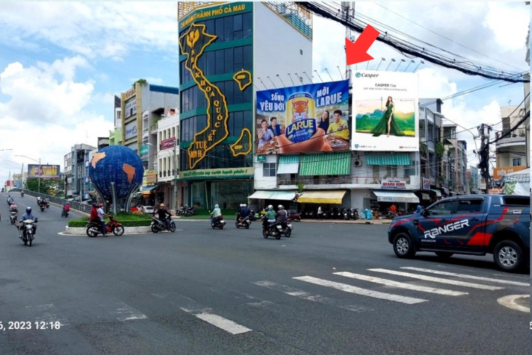Day view- Horizontal Wallscape Billboard at Ngo Quyen Intersection, Tan Thanh Ward, Ca Mau (At the foot of Ca Mau Bridge)