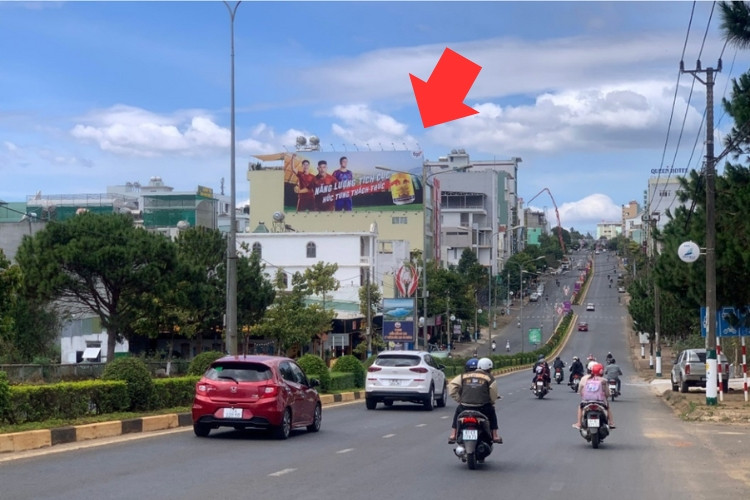 1 Panel Horizontal Wallscape Billboard at 100 Nguyen Tat Thanh, Pleiku Ward, Gia Lai