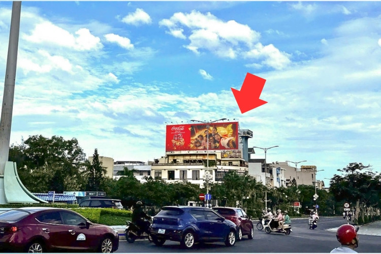 Day view- Horizontal Wallscape Billboard at 392 Hung Vuong, Tuy Hoa Ward, Daklak (Hung Vuong Boulevard – Tran Phu Roundabout)
