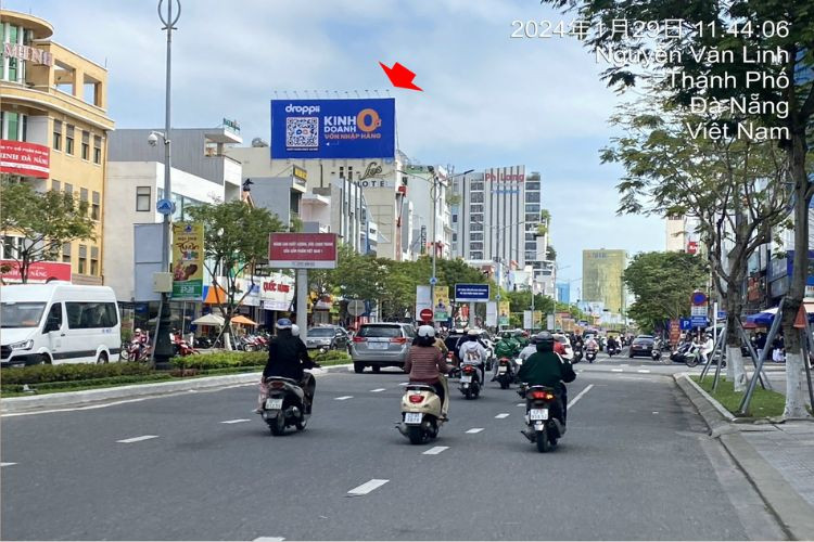 1 Panel Horizontal Wallscape Billboard at 176 Nguyen Van Linh, Thanh Khe Ward, Da Nang City (Dragon Bridge)