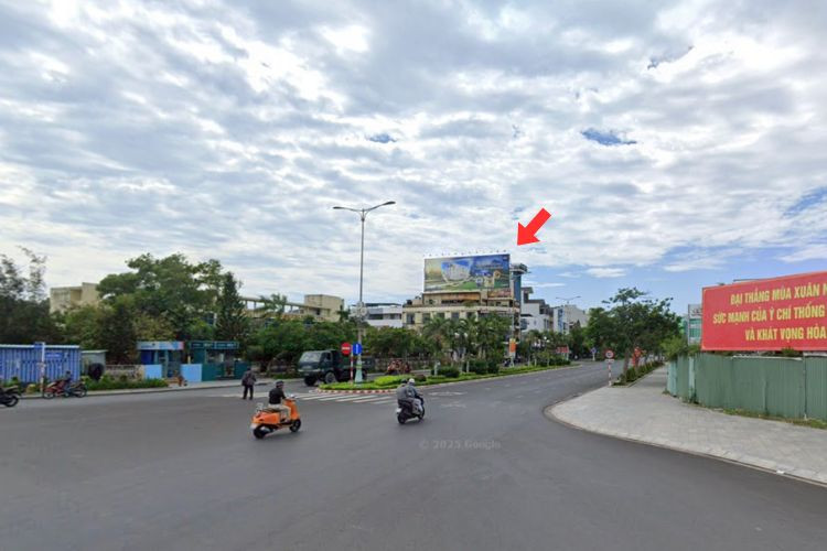 1 Sided Horizontal Wall-mounted Pano Billboard at 392 Hung Vuong, Tuy Hoa, Daklak (Hung Vuong Boulevard Roundabout)